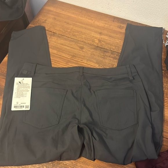 Lululemon ABC Pant Slim 32"
Obsidian - Picture 3 of 5